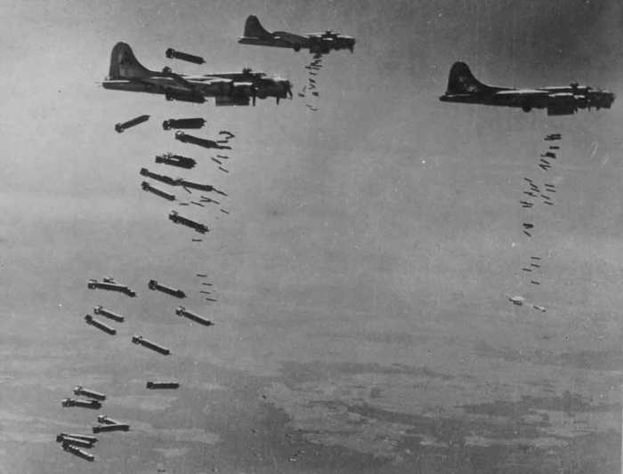 B-17-bombs-away (1)